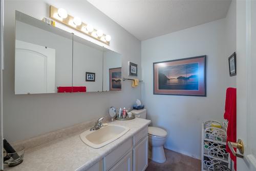 302-187 Warren Avenue, Penticton, BC - Indoor Photo Showing Bathroom