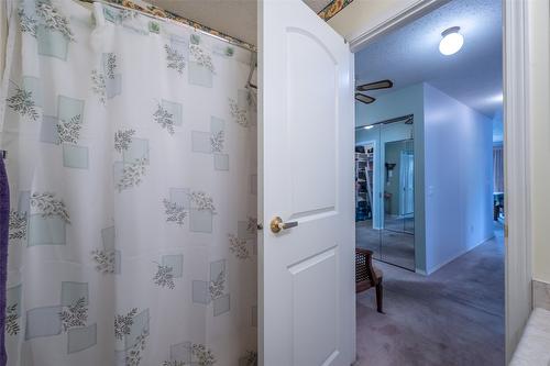 302-187 Warren Avenue, Penticton, BC - Indoor Photo Showing Bathroom