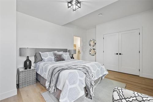 2803 Copper Ridge Drive, West Kelowna, BC - Indoor Photo Showing Bedroom