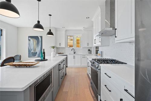 2803 Copper Ridge Drive, West Kelowna, BC - Indoor Photo Showing Kitchen With Upgraded Kitchen