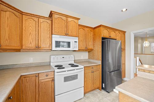 1094 Aubrey Road, West Kelowna, BC - Indoor Photo Showing Kitchen