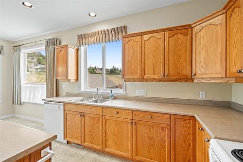 1094 Aubrey Road, West Kelowna, BC - Indoor Photo Showing Kitchen With Double Sink