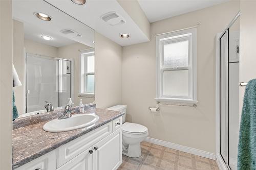 1094 Aubrey Road, West Kelowna, BC - Indoor Photo Showing Bathroom