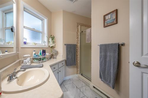 205-62 Dauphin Avenue, Penticton, BC - Indoor Photo Showing Bathroom