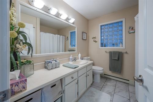 205-62 Dauphin Avenue, Penticton, BC - Indoor Photo Showing Bathroom