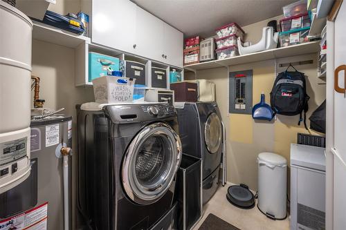 205-62 Dauphin Avenue, Penticton, BC - Indoor Photo Showing Laundry Room