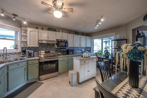 205-62 Dauphin Avenue, Penticton, BC - Indoor Photo Showing Kitchen With Double Sink