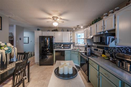 205-62 Dauphin Avenue, Penticton, BC - Indoor Photo Showing Kitchen With Double Sink