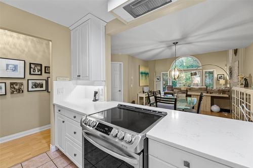 12-3775 Springbrook Road, Kelowna, BC - Indoor Photo Showing Kitchen