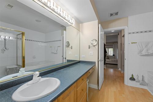 12-3775 Springbrook Road, Kelowna, BC - Indoor Photo Showing Bathroom
