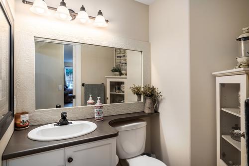 140-2220 Shannon Ridge Drive, West Kelowna, BC - Indoor Photo Showing Bathroom