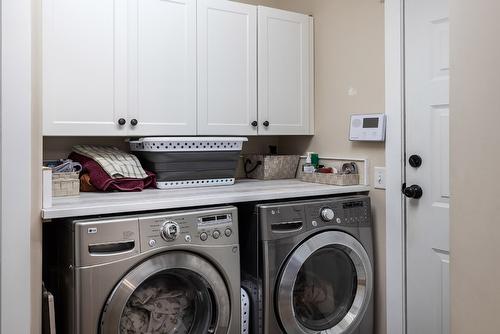 140-2220 Shannon Ridge Drive, West Kelowna, BC - Indoor Photo Showing Laundry Room