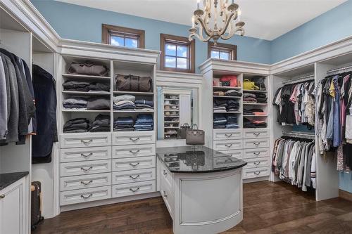 1113 Parkbluff Lane, Kelowna, BC - Indoor With Storage