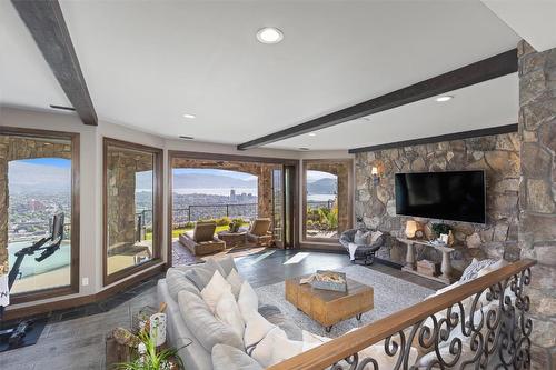 1113 Parkbluff Lane, Kelowna, BC - Indoor Photo Showing Living Room With Fireplace