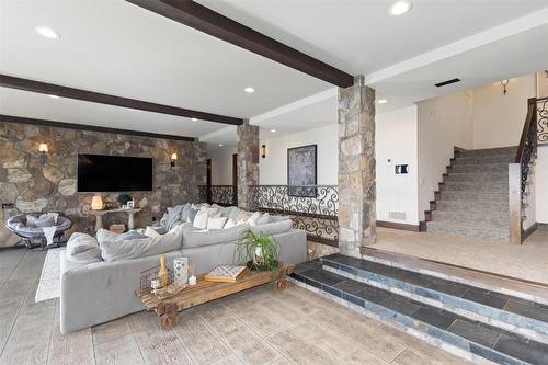 1113 Parkbluff Lane, Kelowna, BC - Indoor With Fireplace