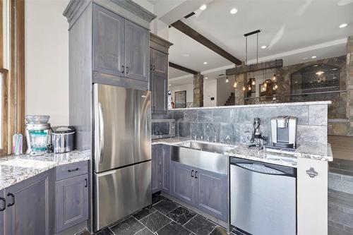 1113 Parkbluff Lane, Kelowna, BC - Indoor Photo Showing Kitchen With Upgraded Kitchen