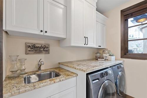 1113 Parkbluff Lane, Kelowna, BC - Indoor Photo Showing Laundry Room