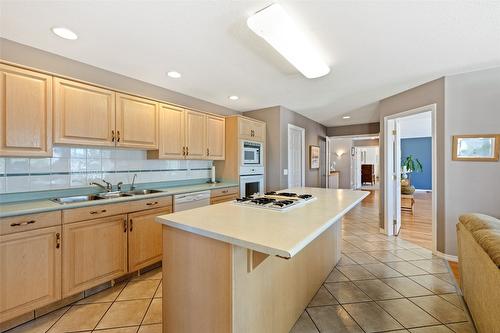 800 Westpoint Drive, Kelowna, BC - Indoor Photo Showing Kitchen With Double Sink