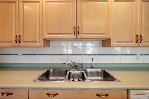 800 Westpoint Drive, Kelowna, BC - Indoor Photo Showing Kitchen With Double Sink