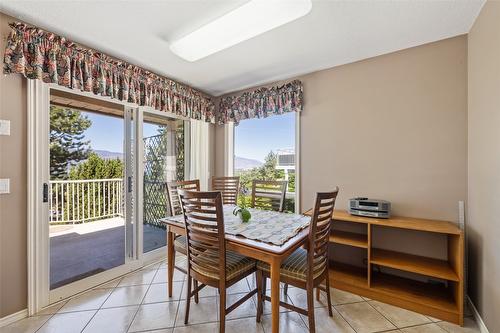 800 Westpoint Drive, Kelowna, BC - Indoor Photo Showing Dining Room