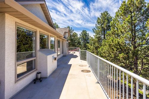 800 Westpoint Drive, Kelowna, BC - Outdoor With Exterior