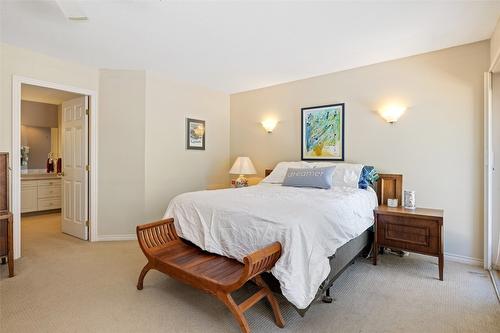 800 Westpoint Drive, Kelowna, BC - Indoor Photo Showing Bedroom