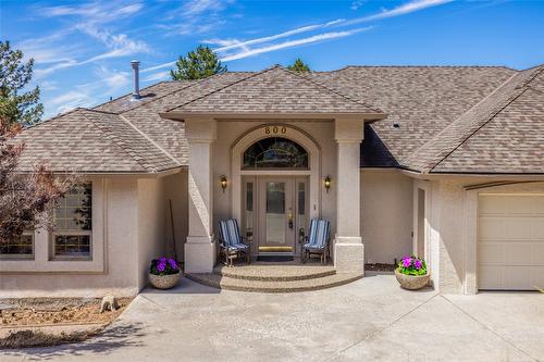 800 Westpoint Drive, Kelowna, BC - Outdoor