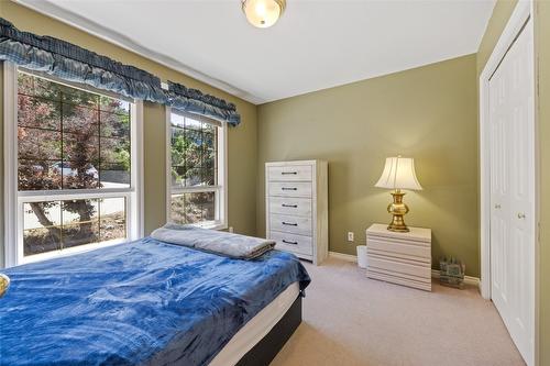 800 Westpoint Drive, Kelowna, BC - Indoor Photo Showing Bedroom