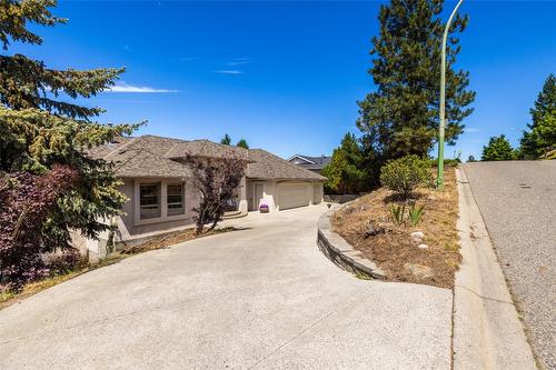 800 Westpoint Drive, Kelowna, BC - Outdoor