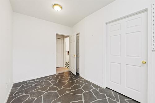 800 Westpoint Drive, Kelowna, BC - Indoor Photo Showing Other Room