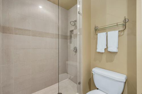 365 (L12)-1288 Water Street, Kelowna, BC - Indoor Photo Showing Bathroom