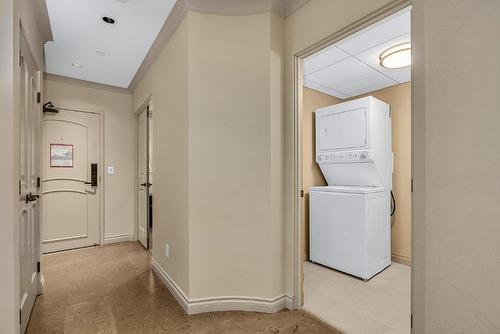 365 (L12)-1288 Water Street, Kelowna, BC - Indoor Photo Showing Laundry Room