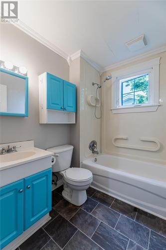 21 Cormack Street, St John'S, NL - Indoor Photo Showing Bathroom