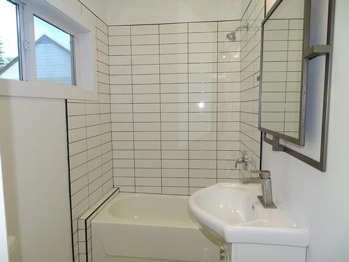 2062 Sixth Avenue, Rossland, BC - Indoor Photo Showing Bathroom