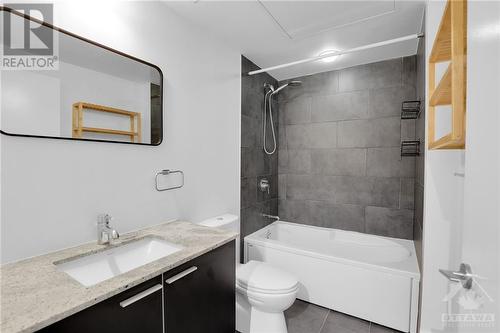 354 Gladstone Avenue Unit#301, Ottawa, ON - Indoor Photo Showing Bathroom