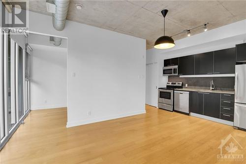 354 Gladstone Avenue Unit#301, Ottawa, ON - Indoor Photo Showing Kitchen