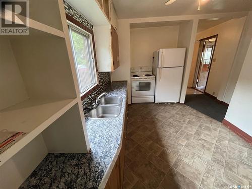 633 20Th Street E, Prince Albert, SK - Indoor Photo Showing Kitchen With Double Sink