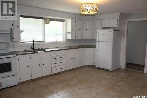513 Bertrand Avenue, Radville, SK - Indoor Photo Showing Kitchen With Double Sink