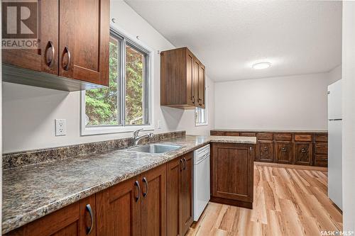 1302 Egbert Avenue, Saskatoon, SK - Indoor Photo Showing Kitchen