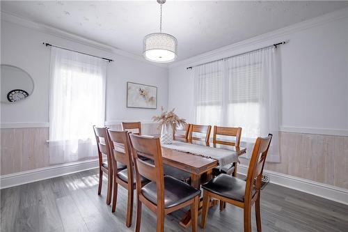 8269 Willoughby Drive, Niagara Falls, ON - Indoor Photo Showing Dining Room