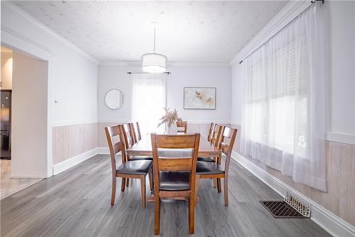 8269 Willoughby Drive, Niagara Falls, ON - Indoor Photo Showing Dining Room