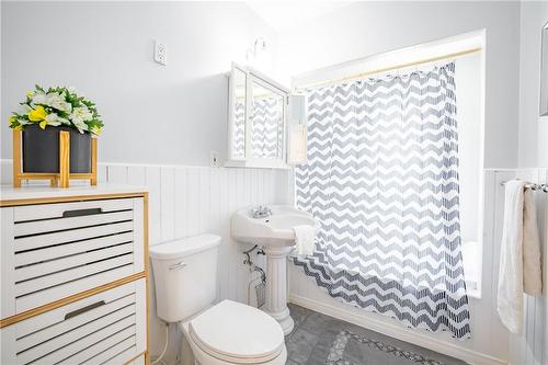 8269 Willoughby Drive, Niagara Falls, ON - Indoor Photo Showing Bathroom