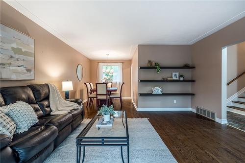 5182 Pinedale Avenue, Burlington, ON - Indoor Photo Showing Living Room
