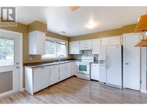 7737 Loyola Drive, Prince George, BC - Indoor Photo Showing Kitchen