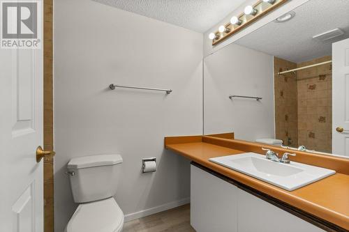 1056 Bernard Avenue Unit# 205, Kelowna, BC - Indoor Photo Showing Bathroom