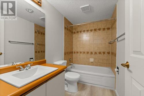 1056 Bernard Avenue Unit# 205, Kelowna, BC - Indoor Photo Showing Bathroom