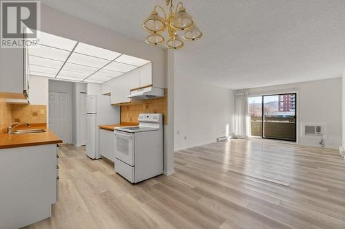 1056 Bernard Avenue Unit# 205, Kelowna, BC - Indoor Photo Showing Kitchen