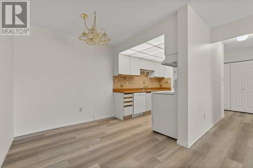 1056 Bernard Avenue Unit# 205, Kelowna, BC - Indoor Photo Showing Kitchen