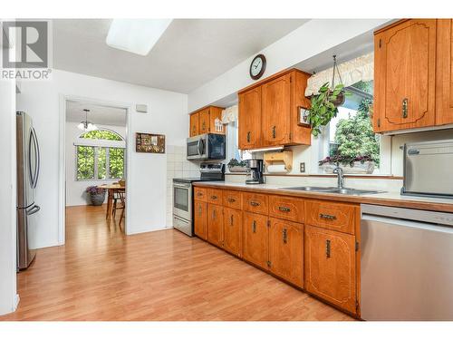 6775 L&A Road, Vernon, BC - Indoor Photo Showing Kitchen With Double Sink