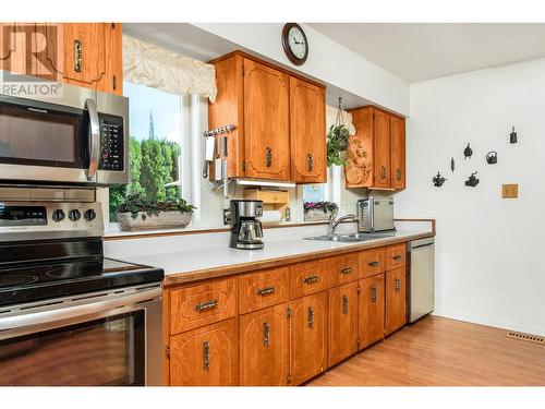 6775 L&A Road, Vernon, BC - Indoor Photo Showing Kitchen With Double Sink